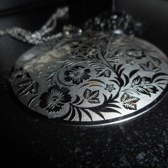 Silver Floral pattern necklace with earrings Jewelry Set - Picture 2 of 8